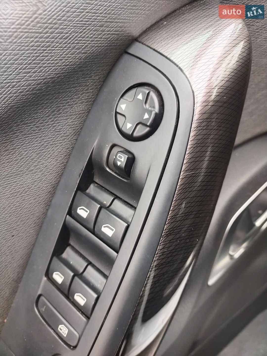 Citroen C4 Picasso 2015 VIN VF73DAHXTFJ813301 фото оголошення 9 з 17