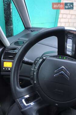 Хэтчбек Citroen C4 2009 в 