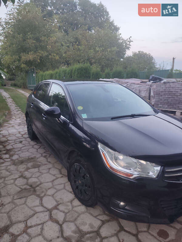 Хэтчбек Citroen C4 2013 в 