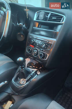 Хэтчбек Citroen C4 2013 в 