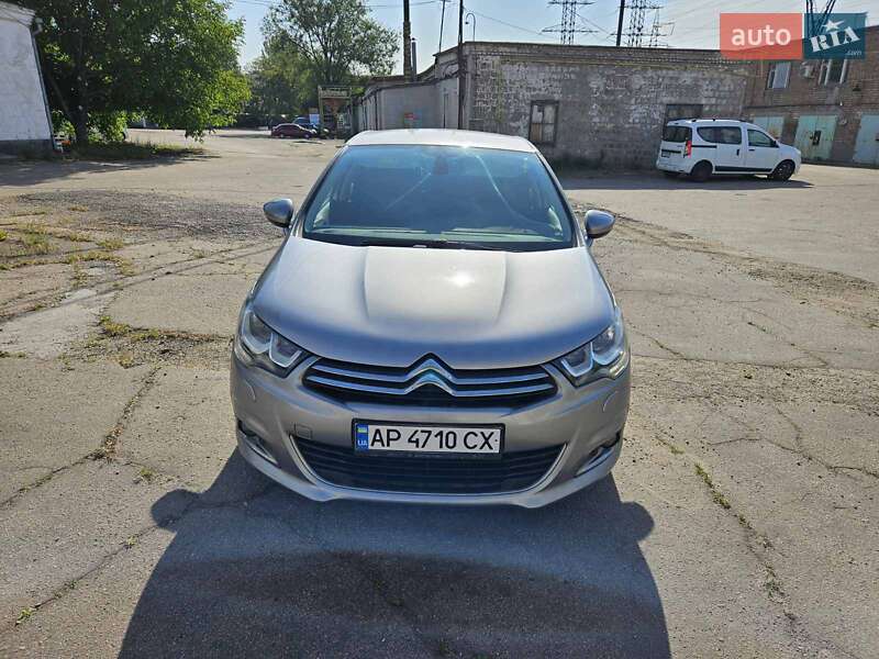 Хэтчбек Citroen C4 2015 в 