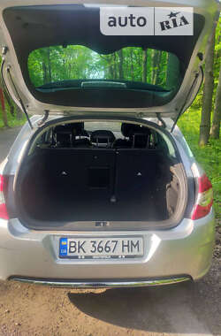 Хэтчбек Citroen C4 2012 в 