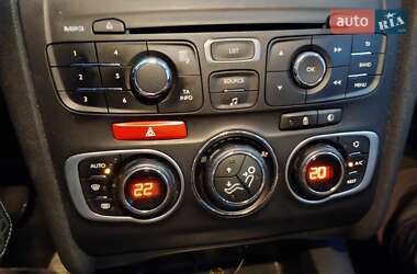 Хэтчбек Citroen C4 2015 в 