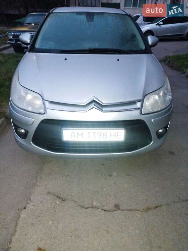Хэтчбек Citroen C4 2010 в 