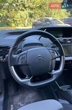 Хэтчбек Citroen C4 2016 в 