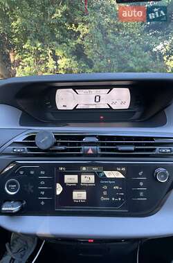 Хэтчбек Citroen C4 2016 в 