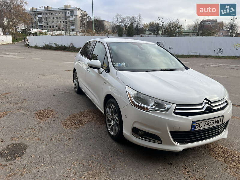 Хэтчбек Citroen C4 2013 в 