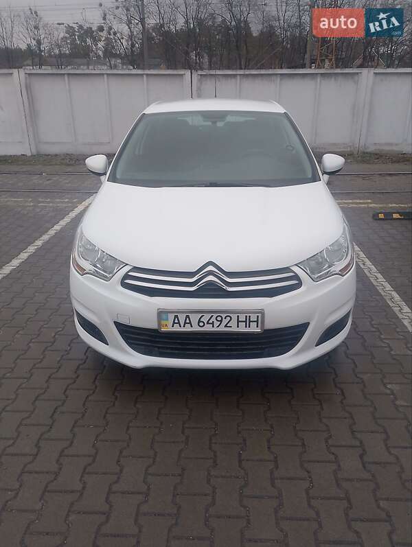Хэтчбек Citroen C4 2012 в 