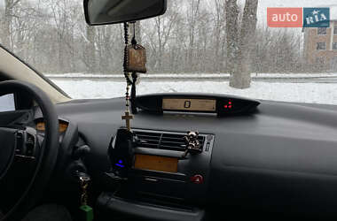 Хэтчбек Citroen C4 2004 в 