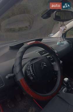 Хэтчбек Citroen C4 2009 в 