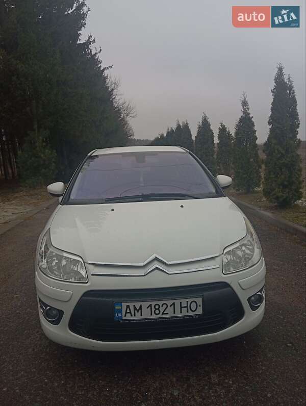 Хэтчбек Citroen C4 2009 в 