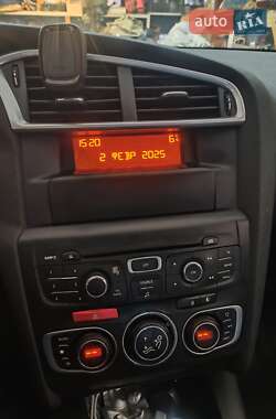 Хэтчбек Citroen C4 2013 в 