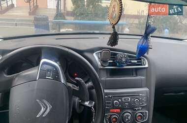 Хэтчбек Citroen C4 2012 в 