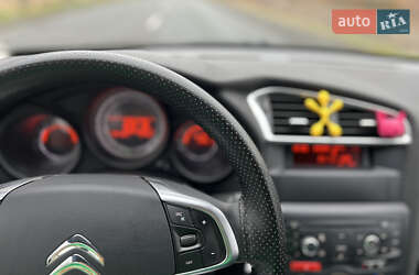 Хэтчбек Citroen C4 2012 в 