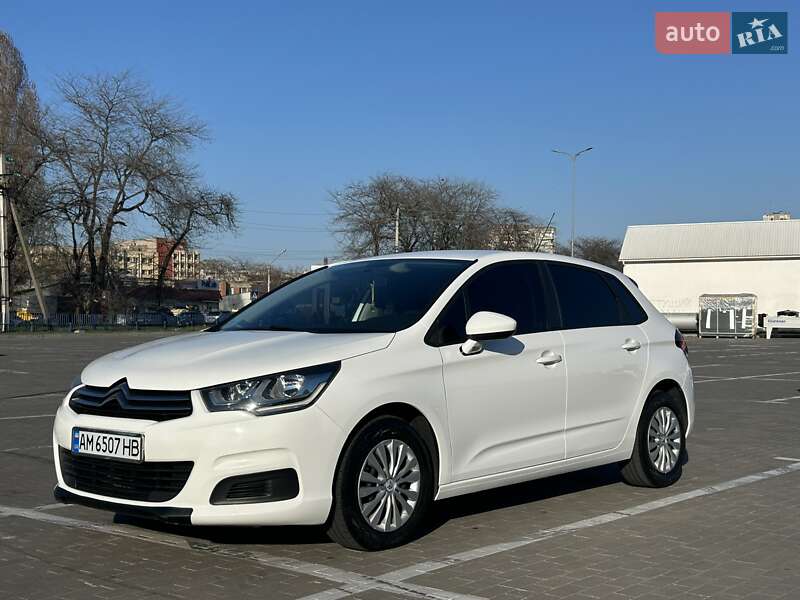 Хэтчбек Citroen C4 2016 в 