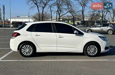 Хэтчбек Citroen C4 2016 в 