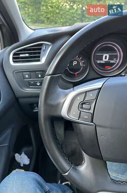 Хэтчбек Citroen C4 2016 в 