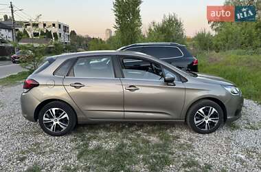 Хэтчбек Citroen C4 2016 в 