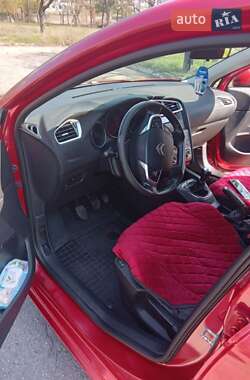 Хэтчбек Citroen C4 2013 в 