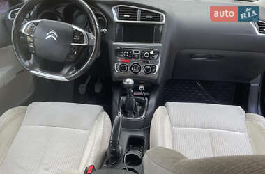Хэтчбек Citroen C4 2012 в 