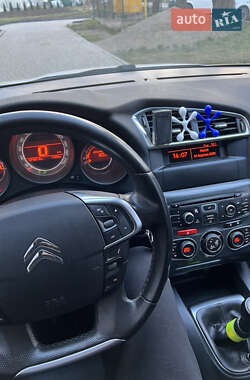 Хэтчбек Citroen C4 2011 в 