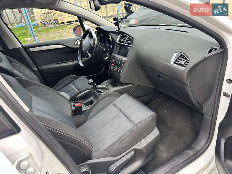 Хэтчбек Citroen C4 2014 в Болехове