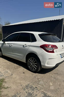 Хэтчбек Citroen C4 2011 в 