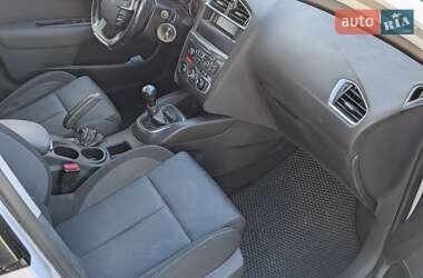Хэтчбек Citroen C4 2012 в 