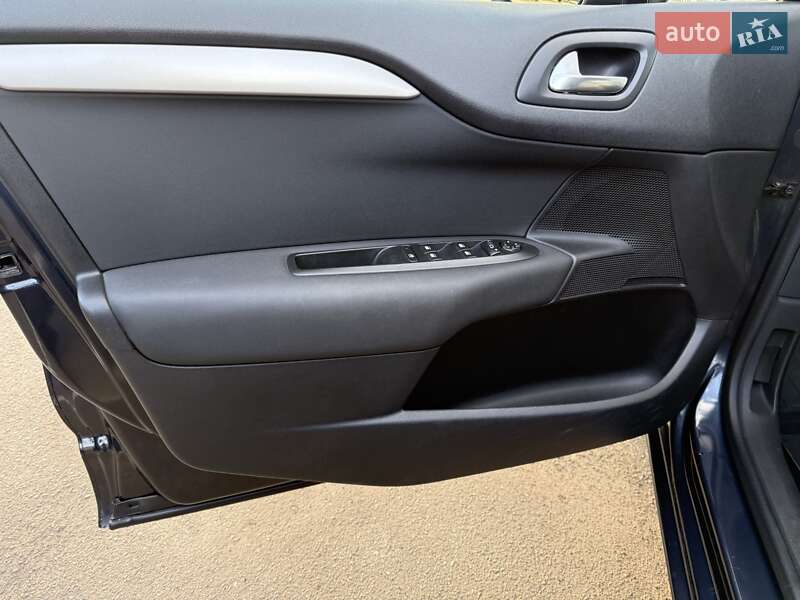 Хэтчбек Citroen C4 2015 в Киеве