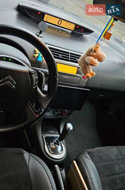 Хэтчбек Citroen C4 2010 в 
