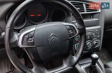 Хэтчбек Citroen C4 2013 в 