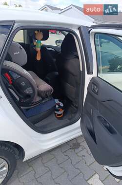Хэтчбек Citroen C4 2016 в 