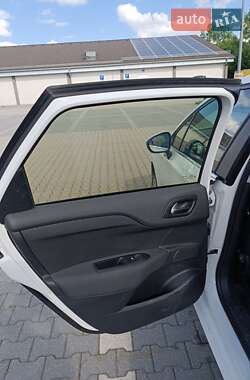 Хэтчбек Citroen C4 2016 в 