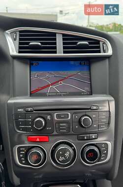 Хэтчбек Citroen C4 2012 в 