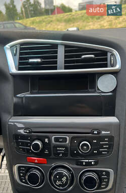Хэтчбек Citroen C4 2012 в 