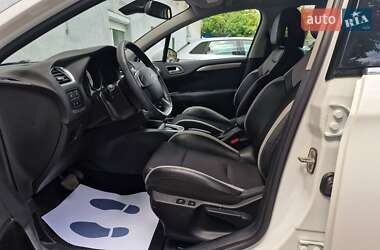 Хэтчбек Citroen C4 2015 в 
