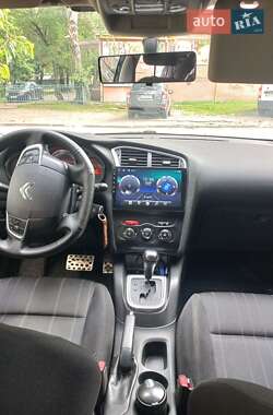 Хэтчбек Citroen C4 2012 в 