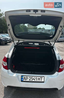 Хэтчбек Citroen C4 2013 в 
