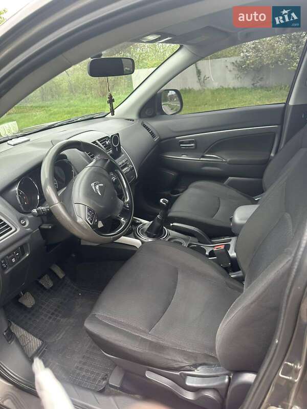 Хетчбек Citroen C4 2012 в Ромнах