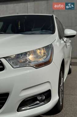 Хэтчбек Citroen C4 2013 в 