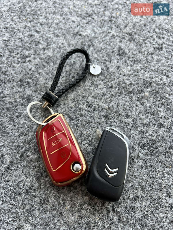 Хэтчбек Citroen C4 2012 в Сумах