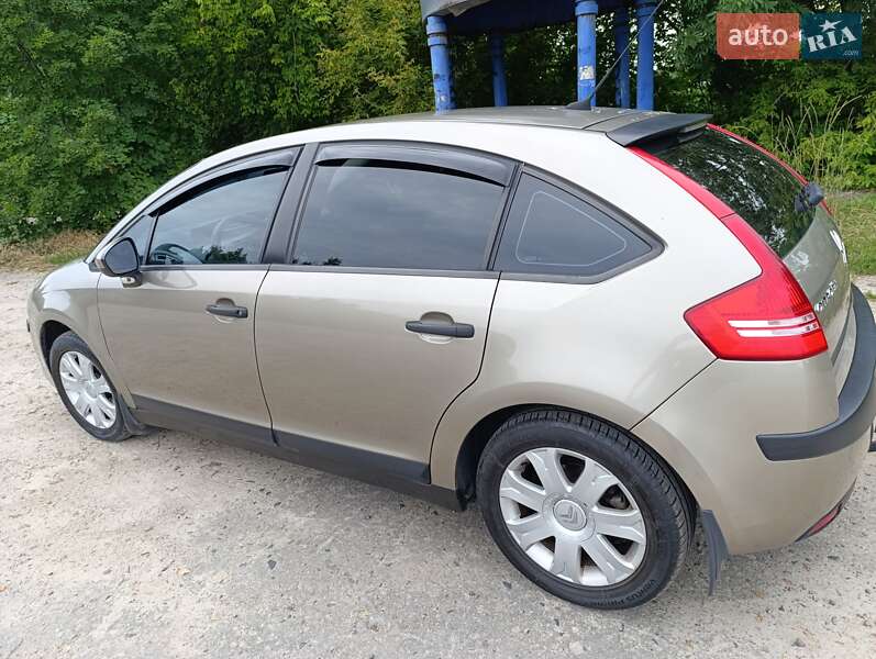 Хэтчбек Citroen C4 2010 в Обухове