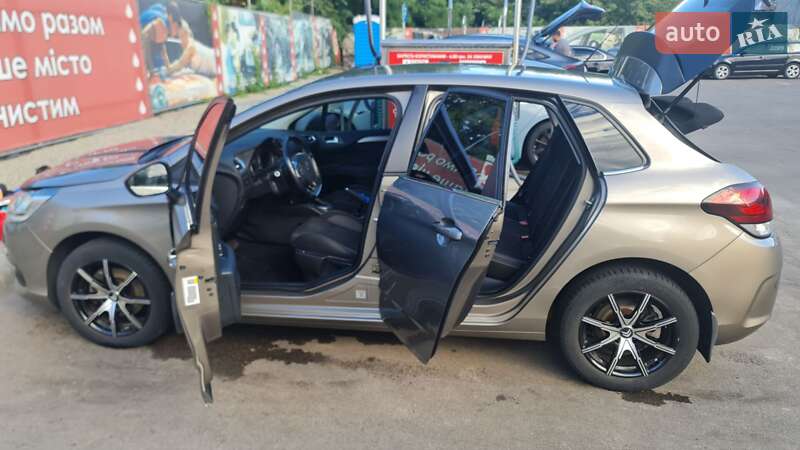 Хэтчбек Citroen C4 2016 в Киеве