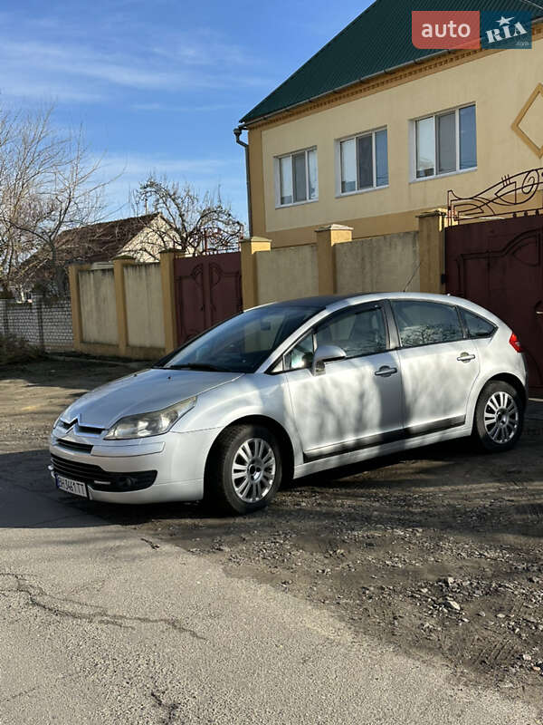 Хэтчбек Citroen C4 2004 в 