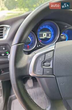 Хэтчбек Citroen C4 2017 в 