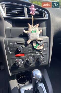 Хэтчбек Citroen C4 2012 в 