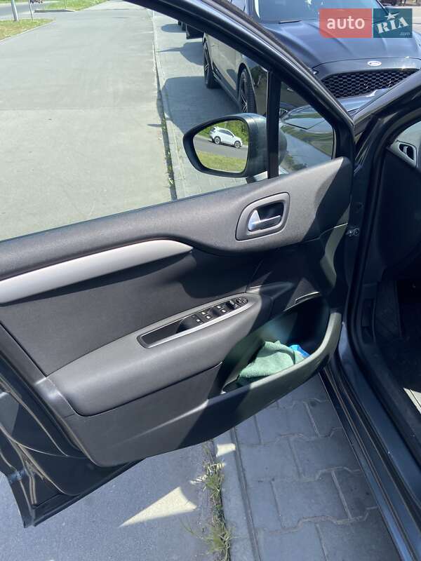 Хэтчбек Citroen C4 2012 в Полтаве