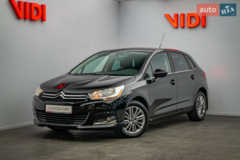 Хэтчбек Citroen C4 2013 в 