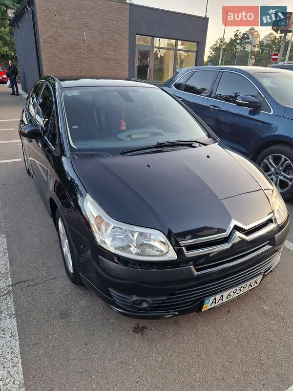 Хэтчбек Citroen C4 2008 в 