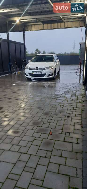 Седан Citroen C4 2012 в  фото Седан Citroen C4 2012 в